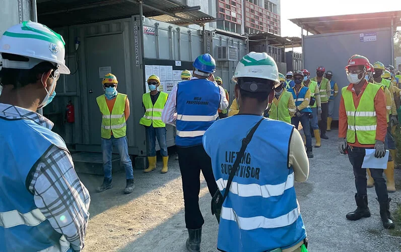 Digital toolbox meeting on site